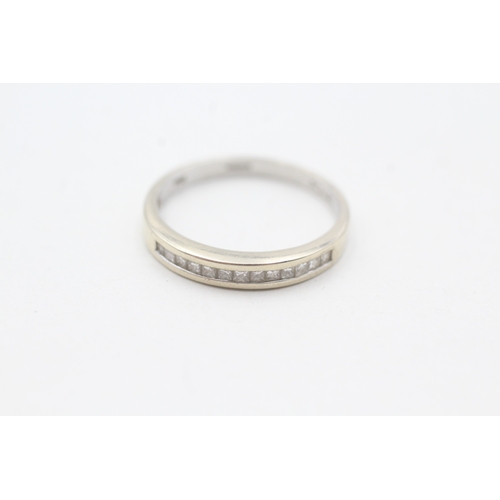 92 - 18ct gold diamond half eternity ring (2.3g) Size N 1/2