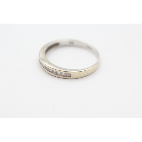 92 - 18ct gold diamond half eternity ring (2.3g) Size N 1/2