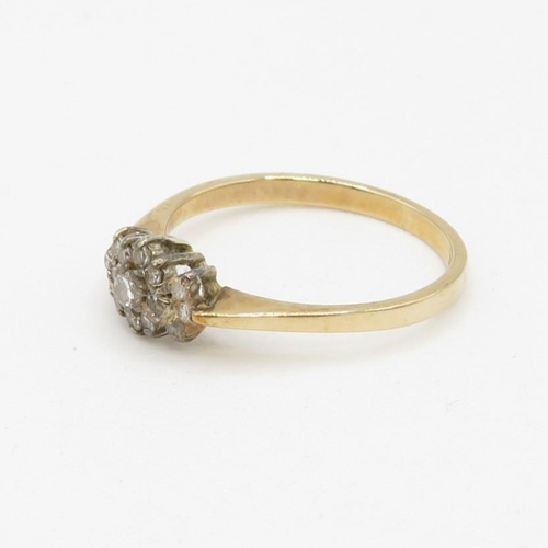 189 - 9ct diamond ring (1.4g) Size K