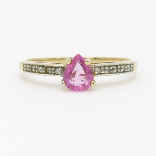 86 - 9ct gold pink sapphire & diamond ring (1.7g) Size T