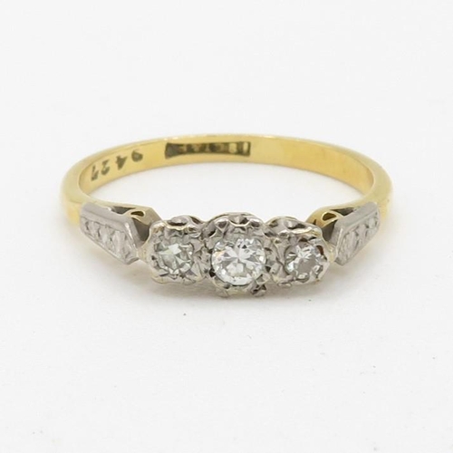 108 - 18ct gold vintage diamond three stone ring (2.4g) Size  N