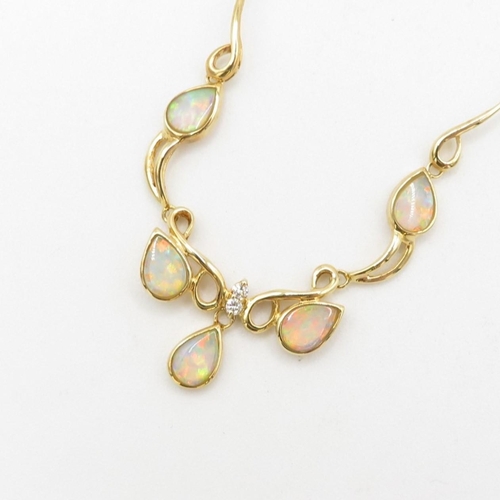 18ct gold opal & diamond necklace (8.3g)