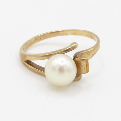 98 - 9ct gold vintage cultured pearl dress ring (2.3g)