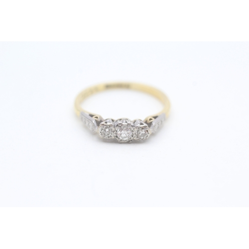 108 - 18ct gold vintage diamond three stone ring (2.4g) Size  N