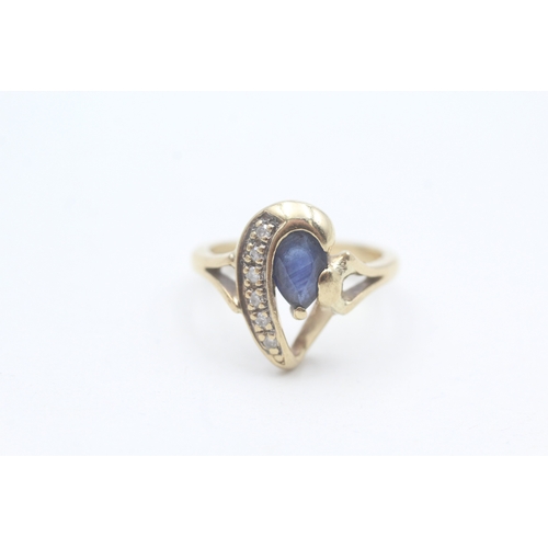 113 - 9ct gold sapphire 7 diamond dress ring (2.9g) Size  H