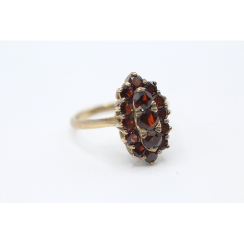 12 - 9ct gold vintage garnet dress ring, claw set (3.4g) Size  N