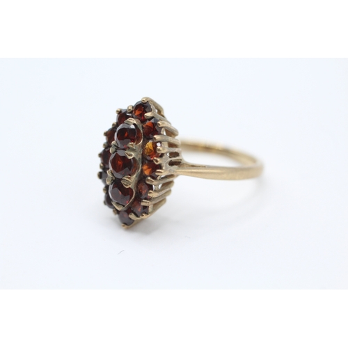 12 - 9ct gold vintage garnet dress ring, claw set (3.4g) Size  N