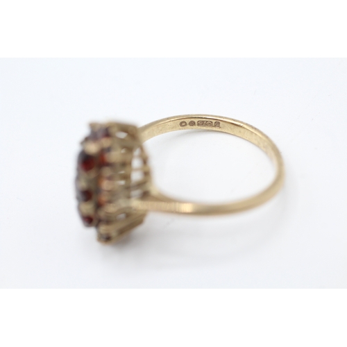 12 - 9ct gold vintage garnet dress ring, claw set (3.4g) Size  N