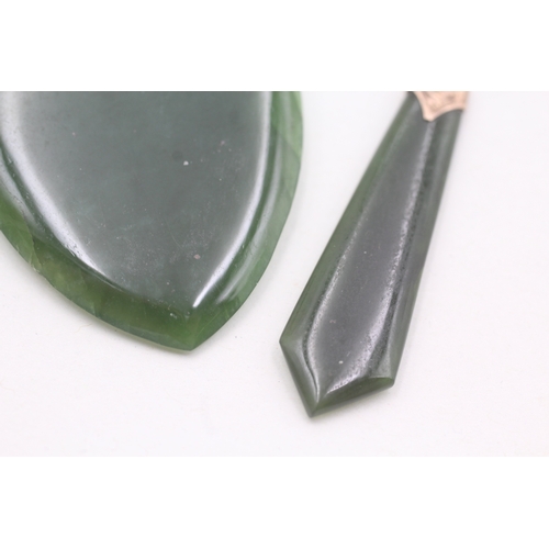 13 - 2 x 9ct gold vintage nephrite pendants (17.5g)