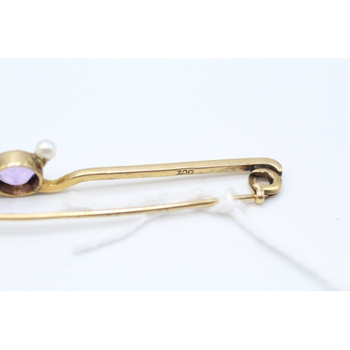 20 - 9ct gold antique amethyst & seed pearl brooch (1.8g)