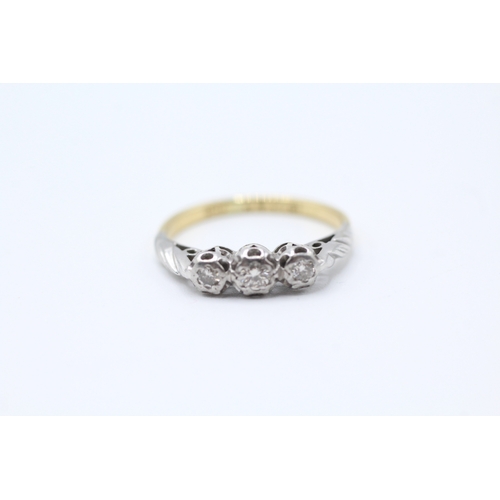 33 - 18ct gold & platinum vintage diamond three stone ring (2.3g) Size  J