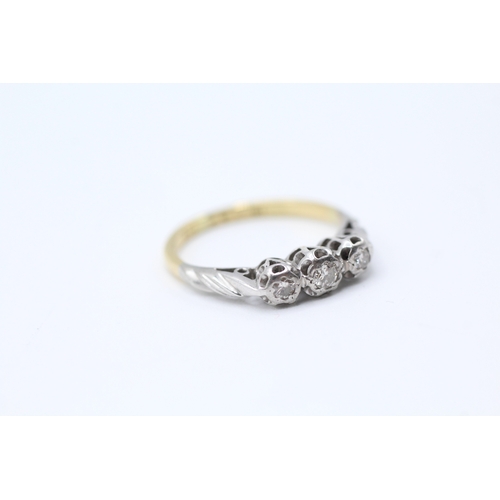 33 - 18ct gold & platinum vintage diamond three stone ring (2.3g) Size  J