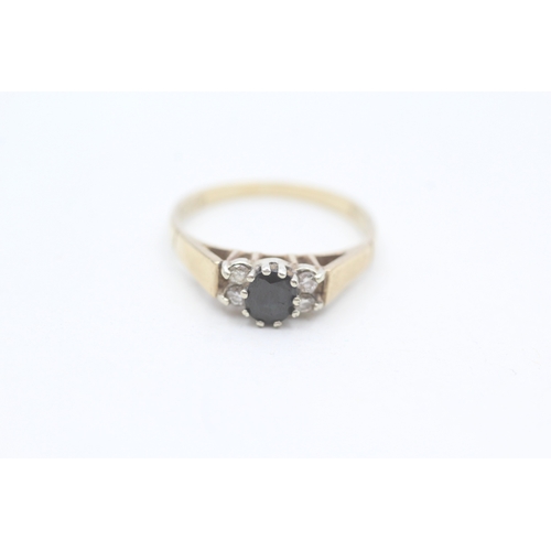 34 - 9ct gold diamond & sapphire five stone ring (1.8g)