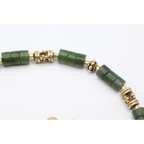 38 - 9ct gold nephrite bracelet (8.1g)