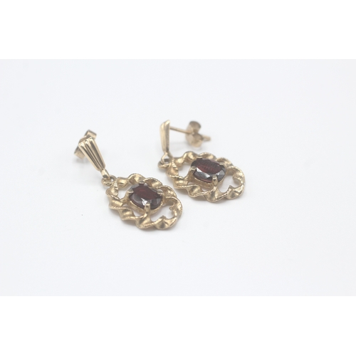 47 - 9ct gold garnet drop earrings (2.9g)