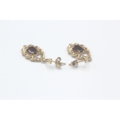 47 - 9ct gold garnet drop earrings (2.9g)