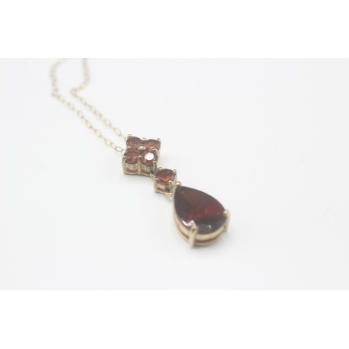 48 - 9ct gold vintage style garnet drop necklace (2.5g)