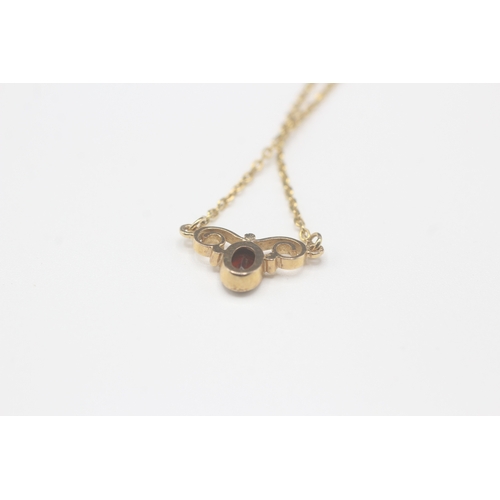 52 - 9ct gold vintage garnet necklace (2.2g)