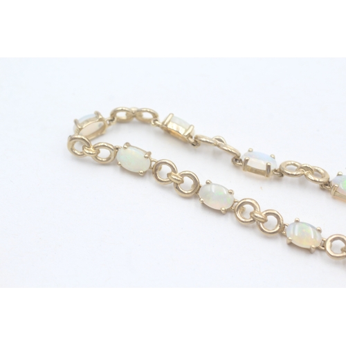 88 - 9ct gold opal bracelet (5.4g)