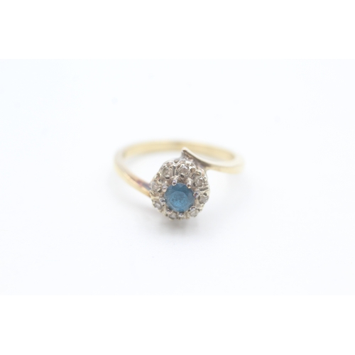 90 - 9ct gold diamond & topaz halo ring (3.5g) Size  P