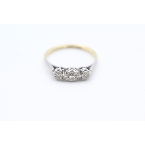 95 - 18ct gold & platinum vintage diamond three stone ring (1.9g) Size  N