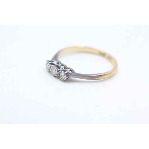 96 - 18ct gold and platinum vintage diamond trilogy dress ring (2.5g) Size  P