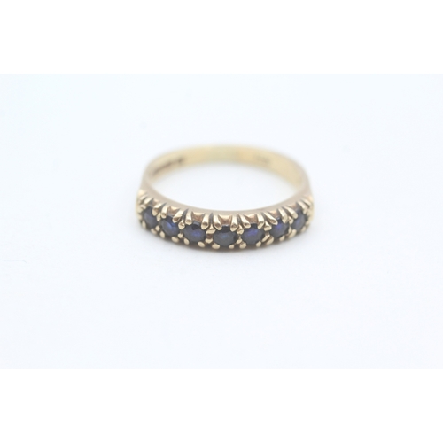 99 - 9ct gold vintage sapphire half eternity ring (2.1g) Size  K