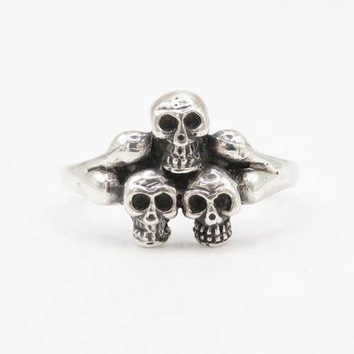 343 - HM 925 Sterling Silver triple skull ring (3.7g) In excellent condition