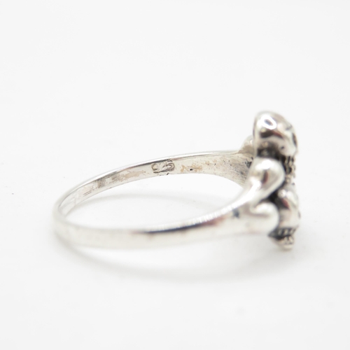 343 - HM 925 Sterling Silver triple skull ring (3.7g) In excellent condition