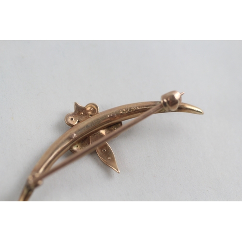 10 - 9ct rose gold antique seed pearl set crescent moon surmounted by a fleur-de-lis brooch (2.6g)