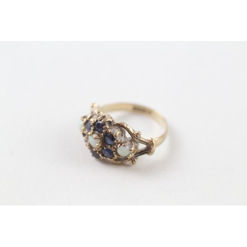 104 - 9ct gold sapphire and opal set vintage style dress ring (2.9g) Size I