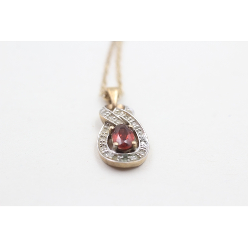 14 - 9ct gold garnet & diamond pendant necklace (2.2g)