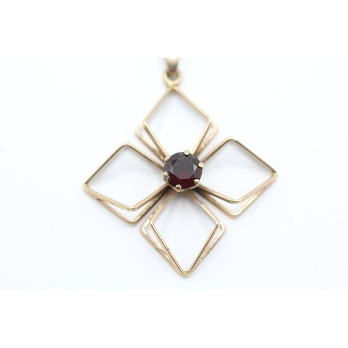 19 - 9ct gold and garnet pendant on chain (2.5g)