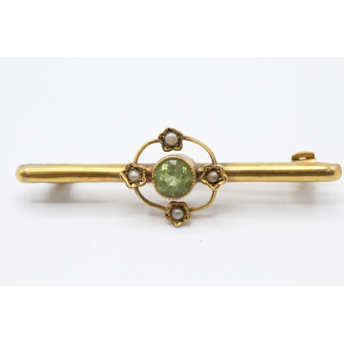 20 - 9ct gold peridot and split pearl brooch (2.2g)