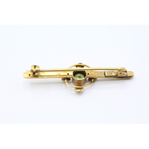 20 - 9ct gold peridot and split pearl brooch (2.2g)