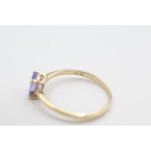 26 - 10ct gold and tanzanite ring (1.7g) Size S