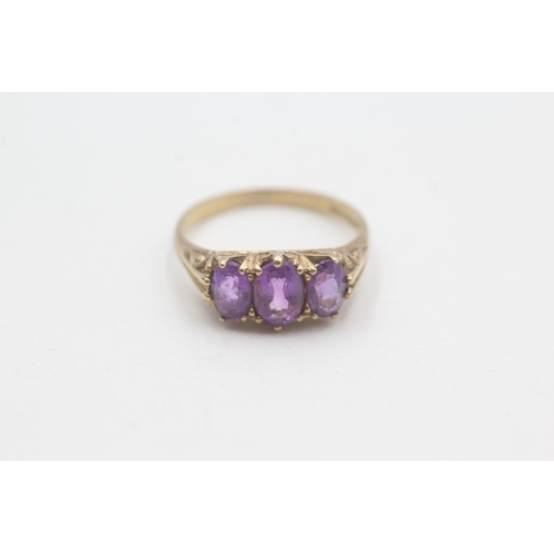 29 - 9ct gold three stone amethyst ring (2.6g)  Size O 1/2