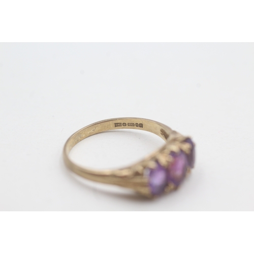 29 - 9ct gold three stone amethyst ring (2.6g)  Size O 1/2