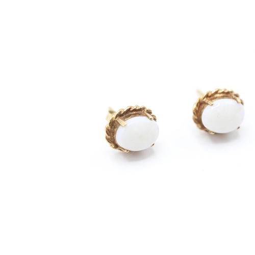 30 - 9ct gold and opal stud earrings (1.8g)