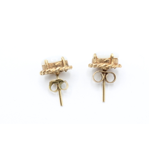 30 - 9ct gold and opal stud earrings (1.8g)