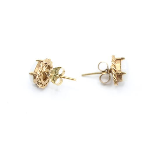 30 - 9ct gold and opal stud earrings (1.8g)