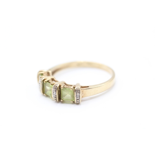 33 - 9ct gold diamond and peridot ring (2.8g) Size Q