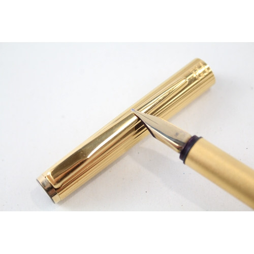 384 - Vintage Montblanc Gold Plated Classic Fountain Pen w/ 14ct Gold Nib WRITING