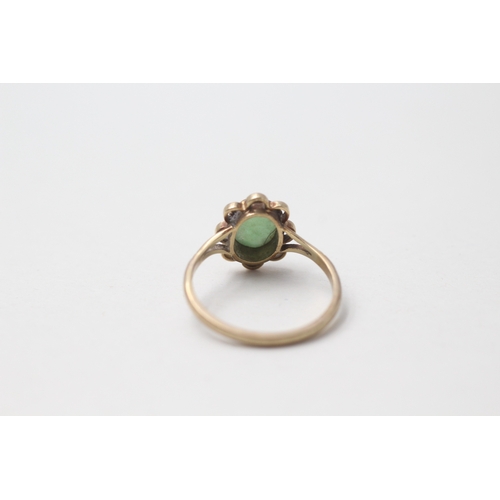 56 - 9ct gold jade ring (2g) Size N 1/2