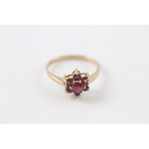 65 - 9ct gold vintage ruby cluster ring (2g) Size N 1/2