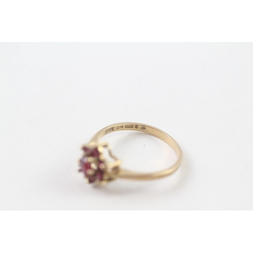 65 - 9ct gold vintage ruby cluster ring (2g) Size N 1/2