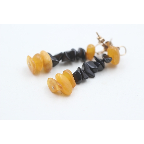 74 - 9ct gold black onyx & amber drop earrings (2.3g)