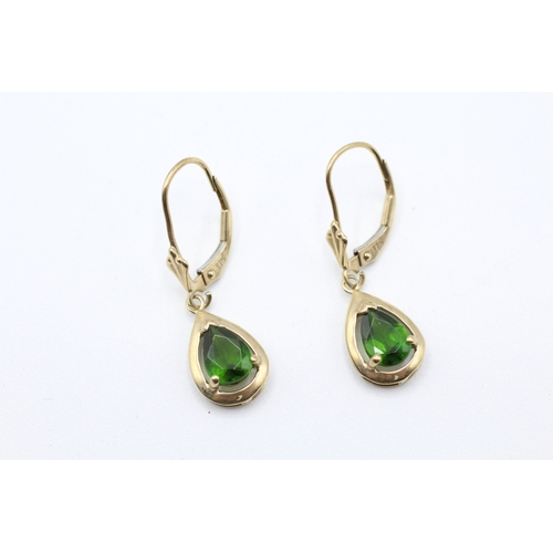 84 - 9ct gold diopside lever back earrings (1.7g)