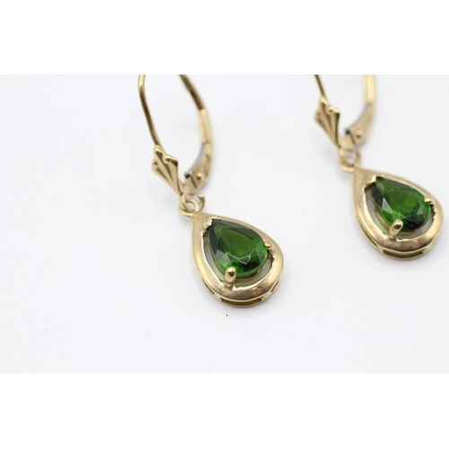 84 - 9ct gold diopside lever back earrings (1.7g)