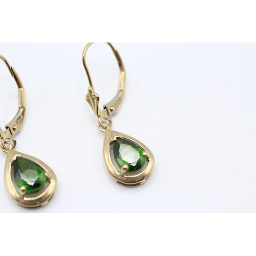 84 - 9ct gold diopside lever back earrings (1.7g)